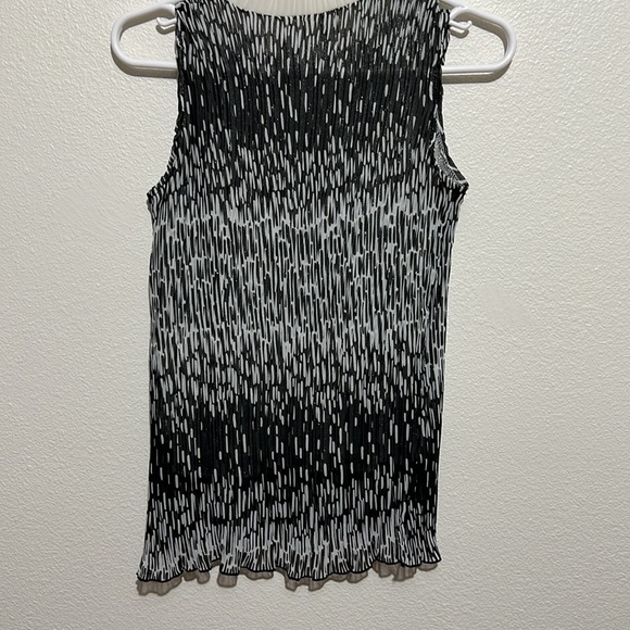 Top - Picture 4 of 5